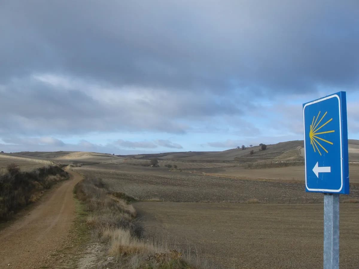 Meseta 高原上的朝聖路標與開闊天空