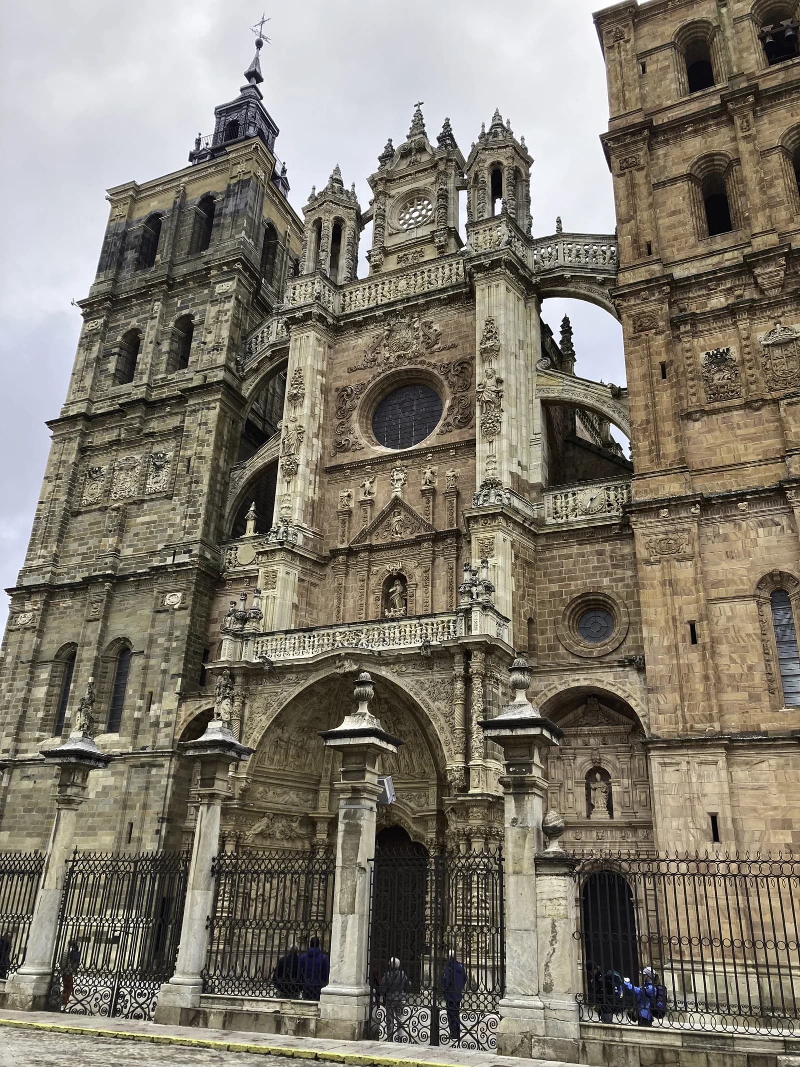 阿斯托爾加大教堂 - 聖瑪麗亞大教堂正面