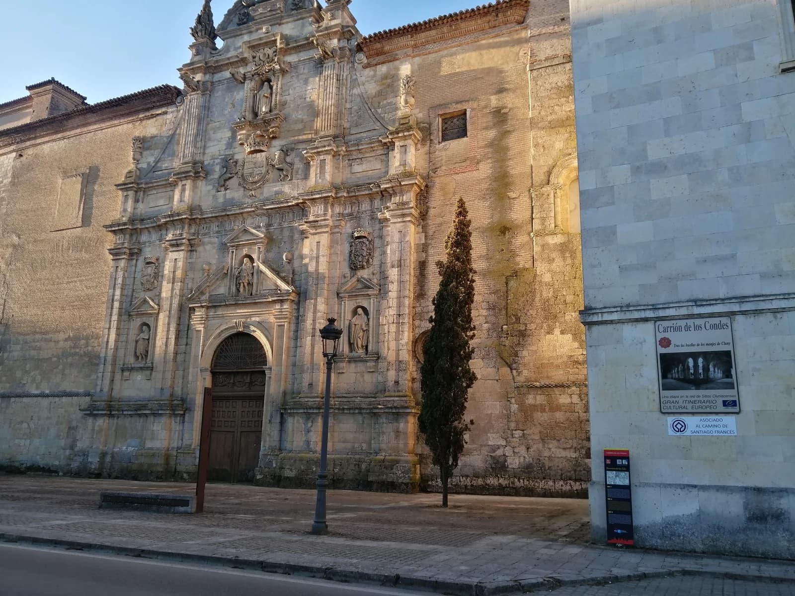 卡里翁德洛斯孔德斯教堂 - 巴洛克風格立面