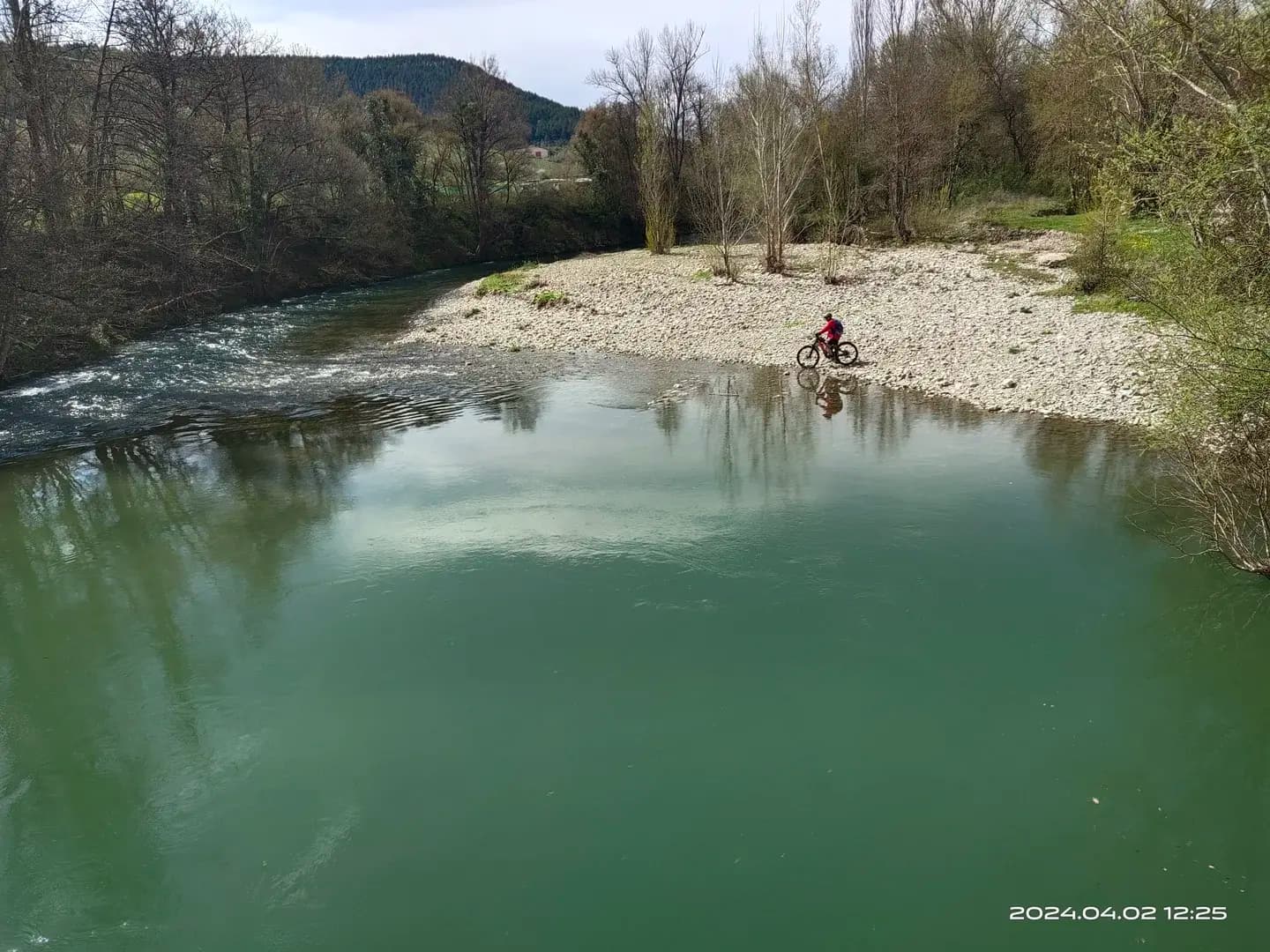 湛藍清澈的阿爾加河