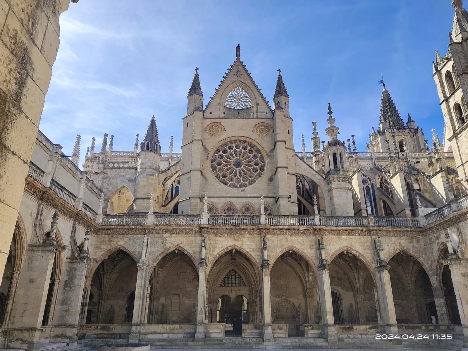 萊昂大教堂迴廊