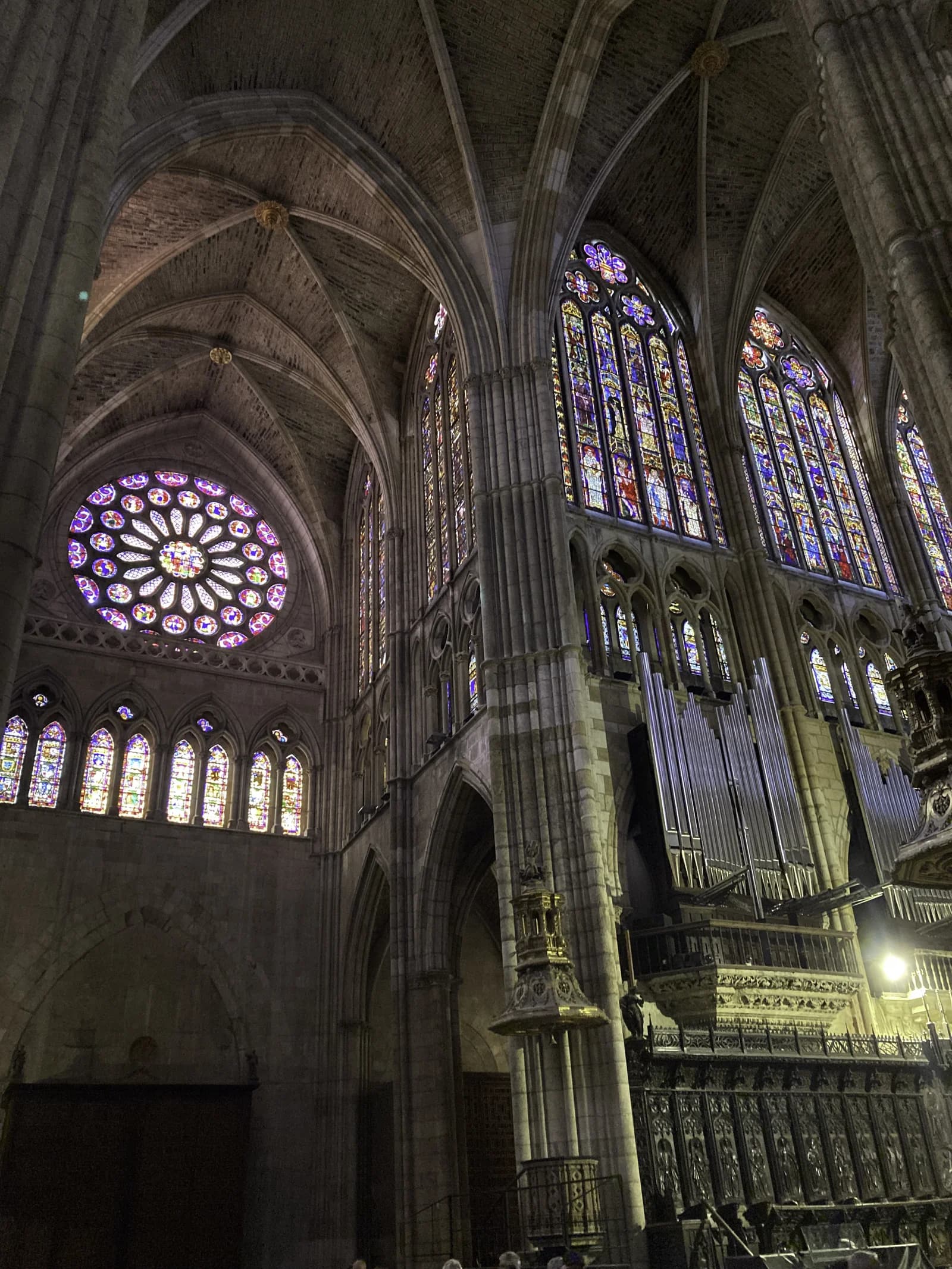 萊昂大教堂彩繪玻璃窗