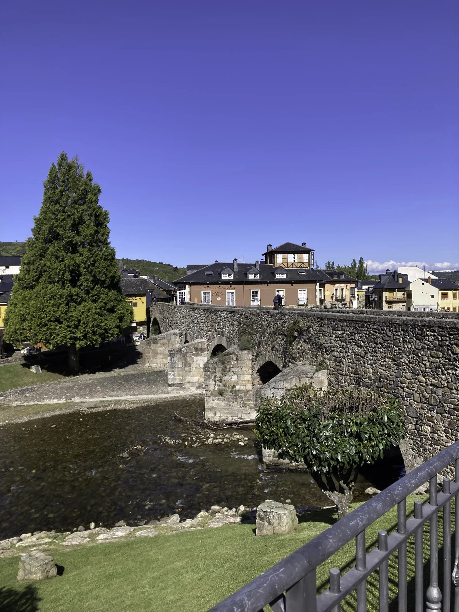 朝聖者之橋 - 莫利納塞卡羅馬式石橋