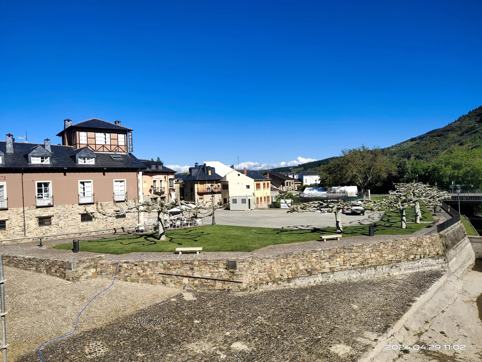 莫利納塞卡城鎮廣場與傳統建築