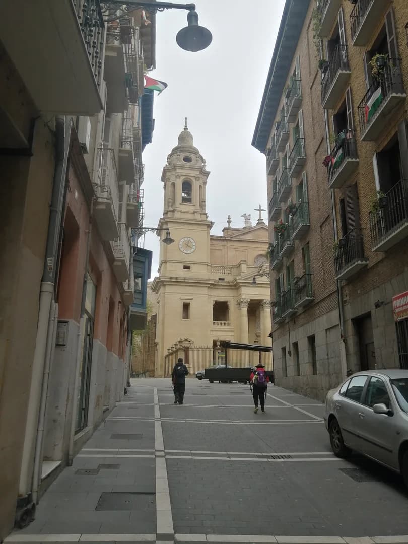 潘普洛納大教堂街景