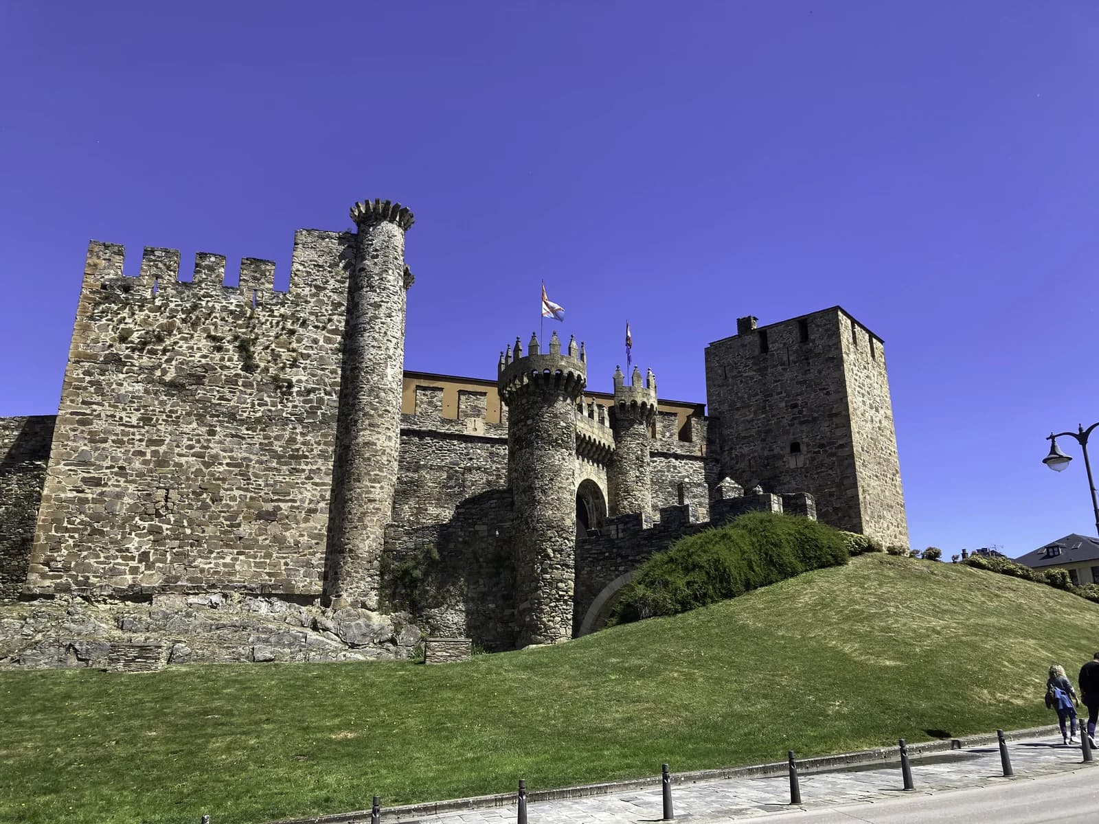 聖殿騎士團城堡入口 - 蓬費拉達