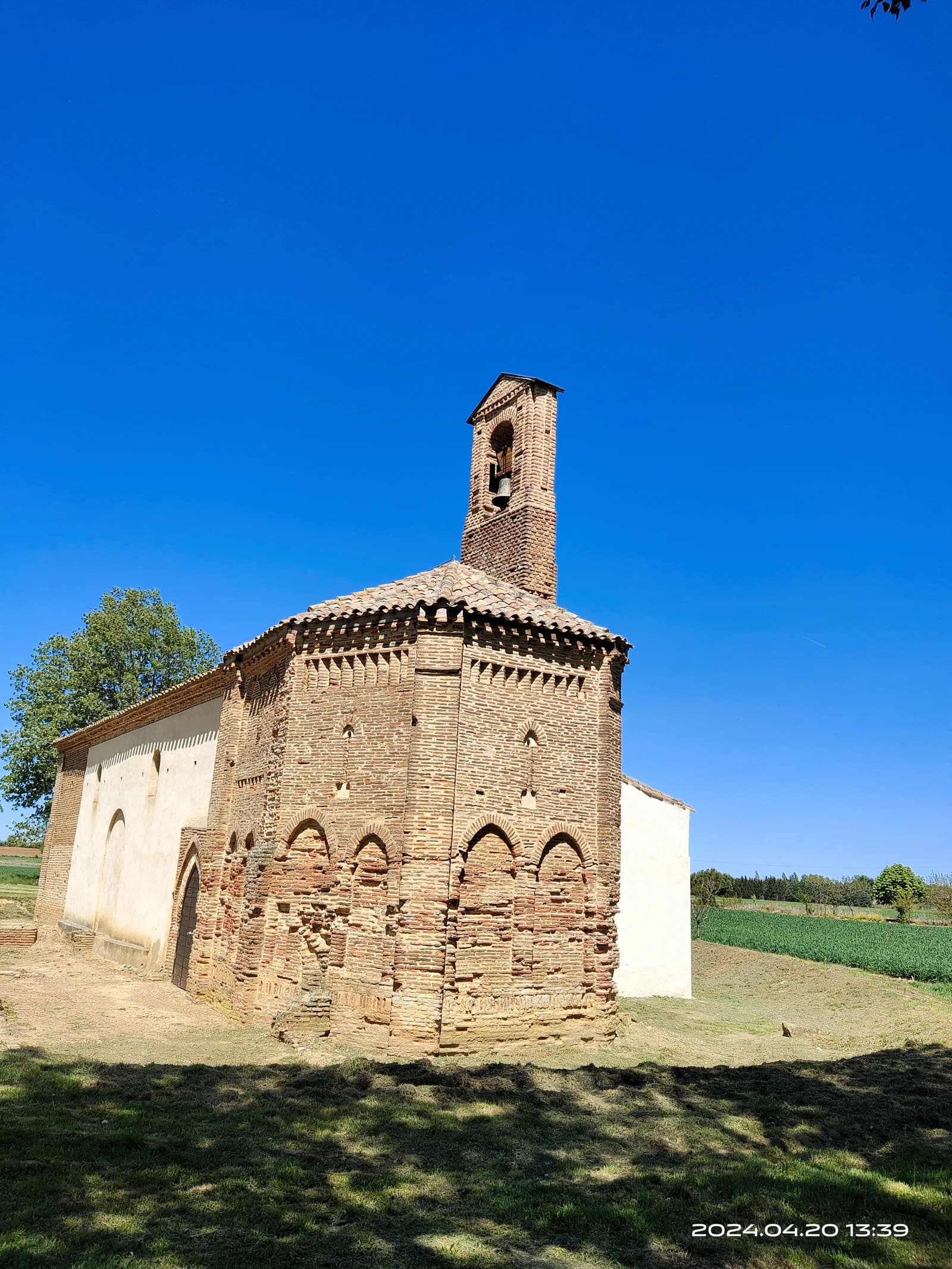 薩阿貢穆德哈爾磚造建築細節 - 盲拱與馬蹄形裝飾