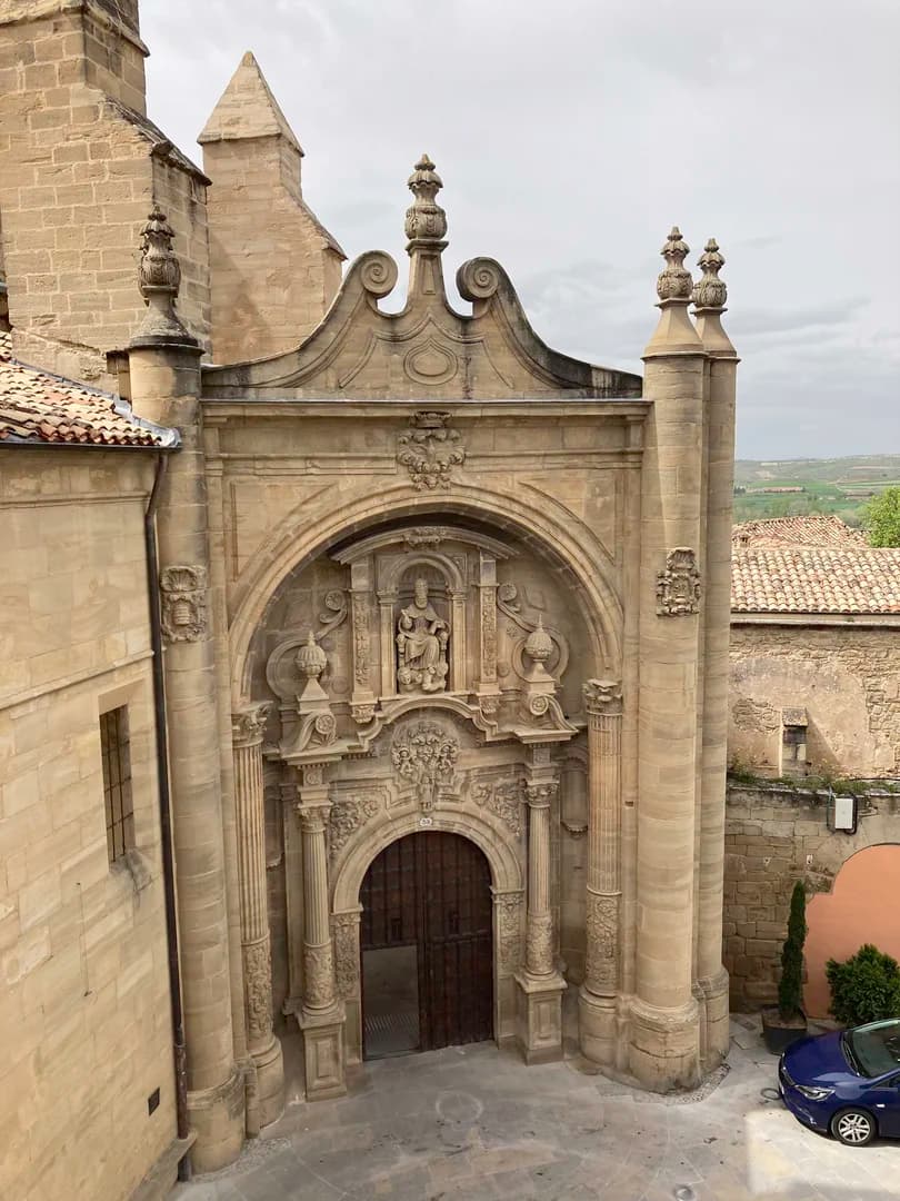 比亞納聖瑪利亞教堂文藝復興風格門廊