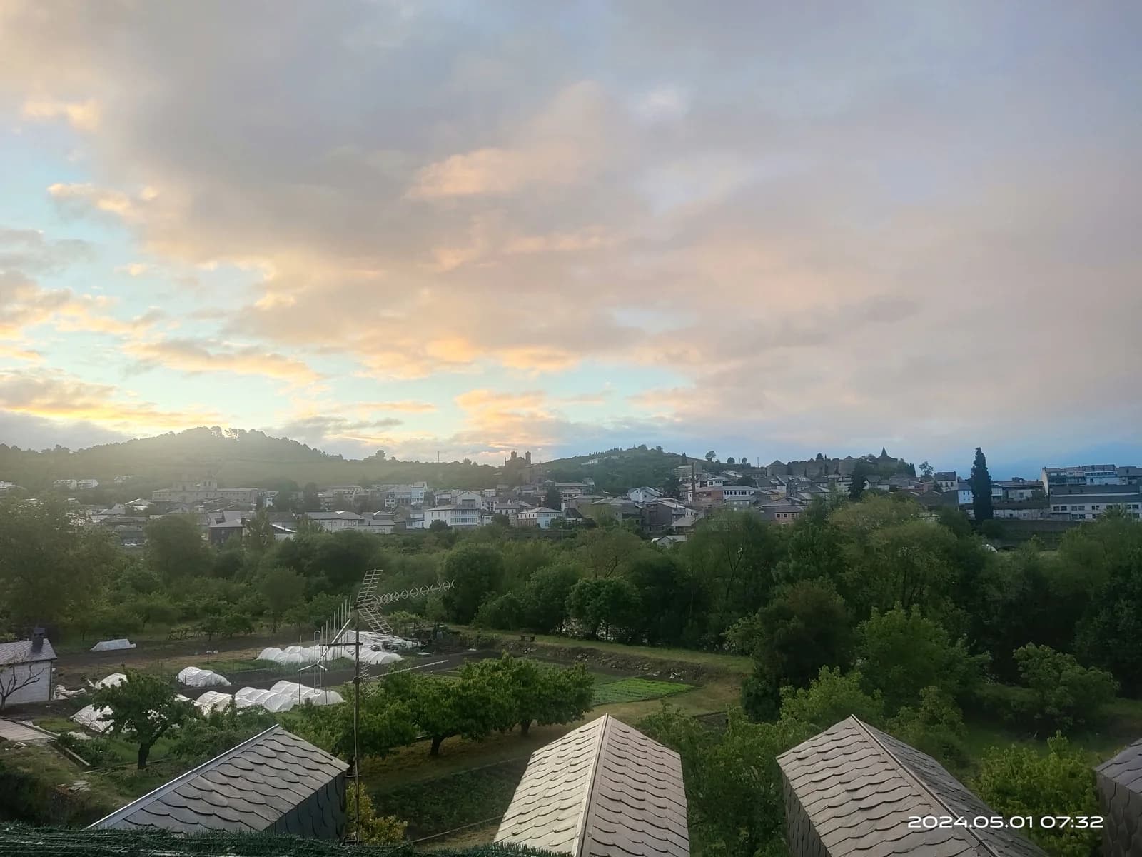 比耶爾索自由鎮晨曦全景